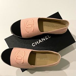 CHANEL Espadrilles NWT light pink denim and black